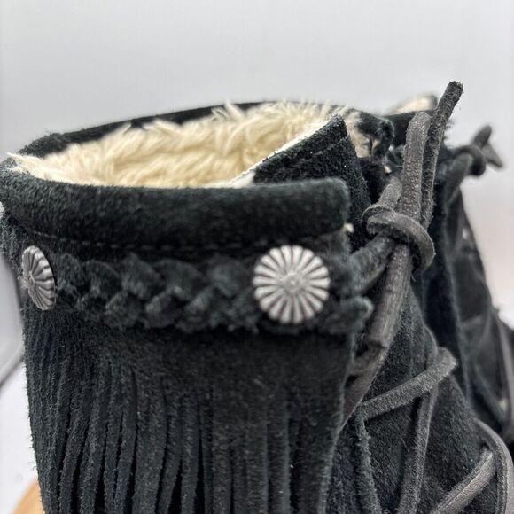 Minnetonka Womens Black Suede Fur Lined Ankle Boots Fringe Moccasin Lace Up Sz 7 - Picture 4 of 10